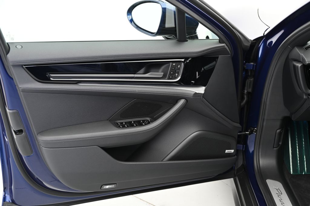 Thumbnail: 2024 Porsche Panamera - 32