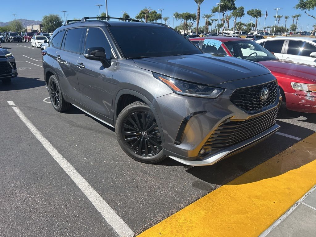 Thumbnail: 2023 Toyota Highlander - 3