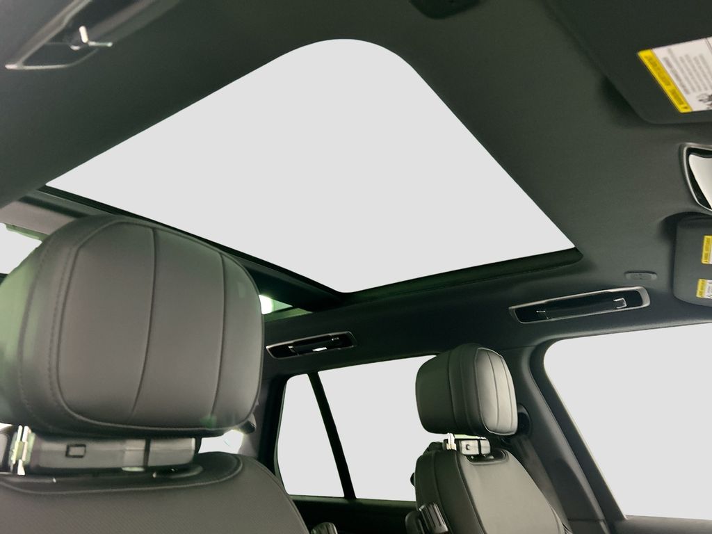 Thumbnail: 2026 Land Rover Range Rover - 17