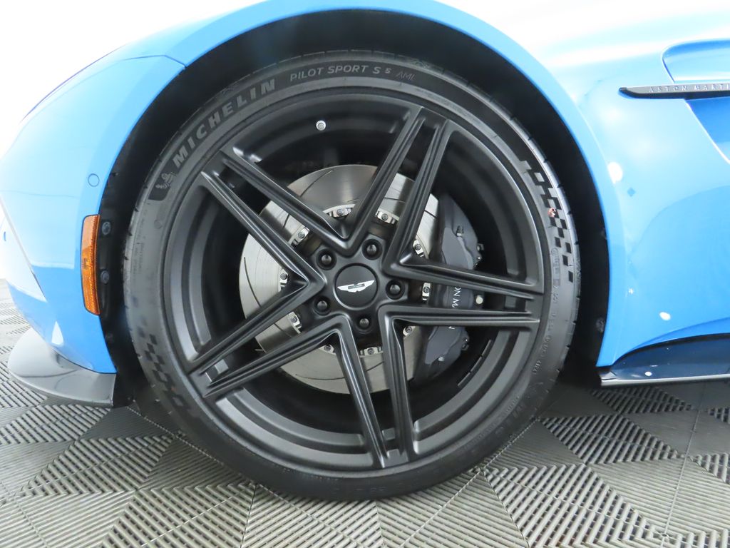 Thumbnail: 2025 Aston Martin Vantage - 26