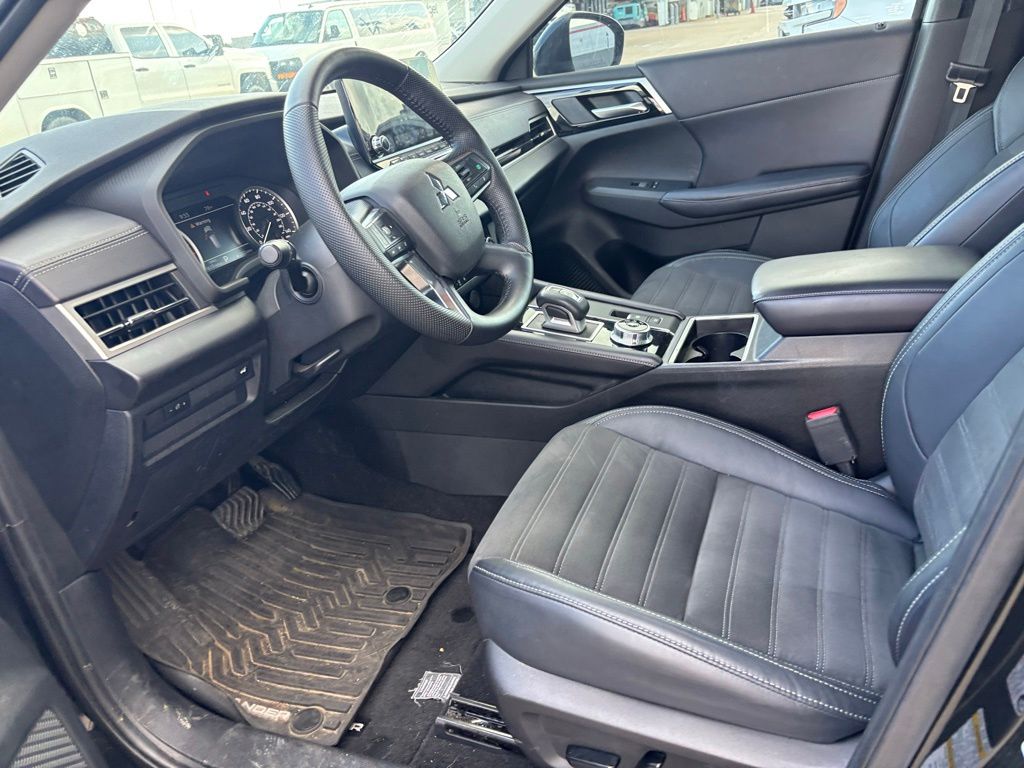 2023 Mitsubishi Outlander SE  at Toyota of Victoria