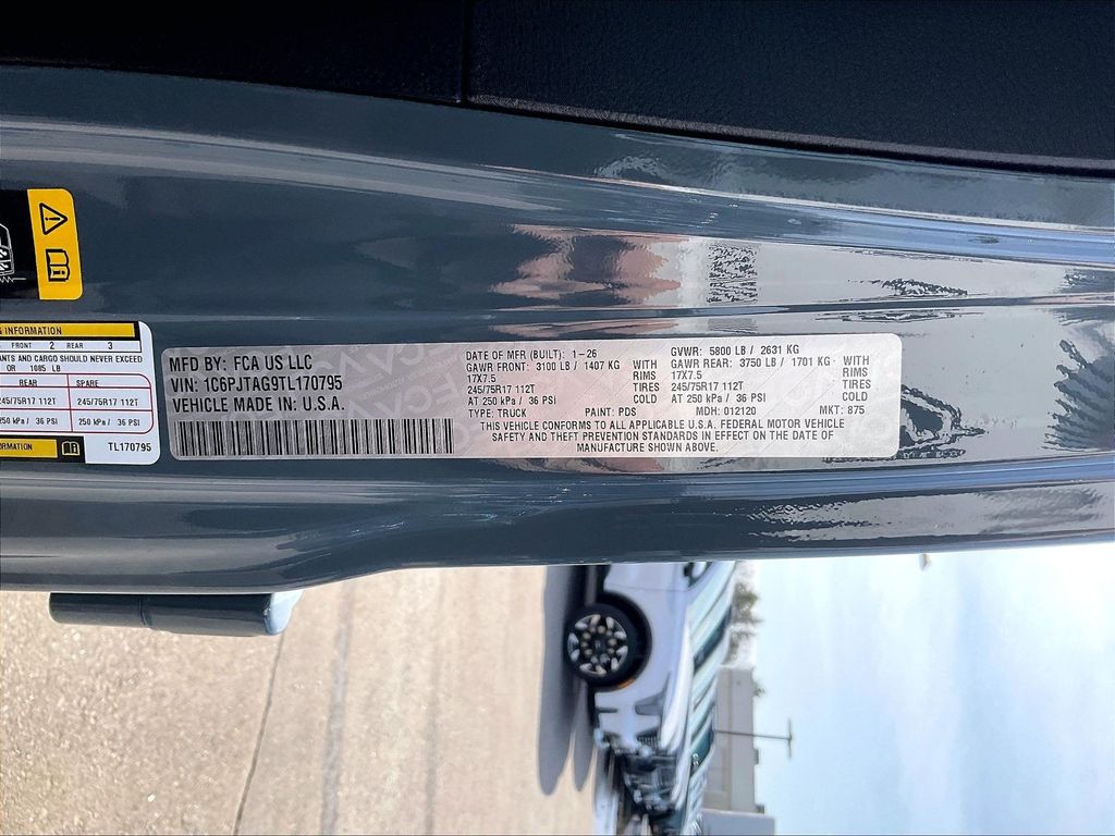2026 Jeep Gladiator — photo 16