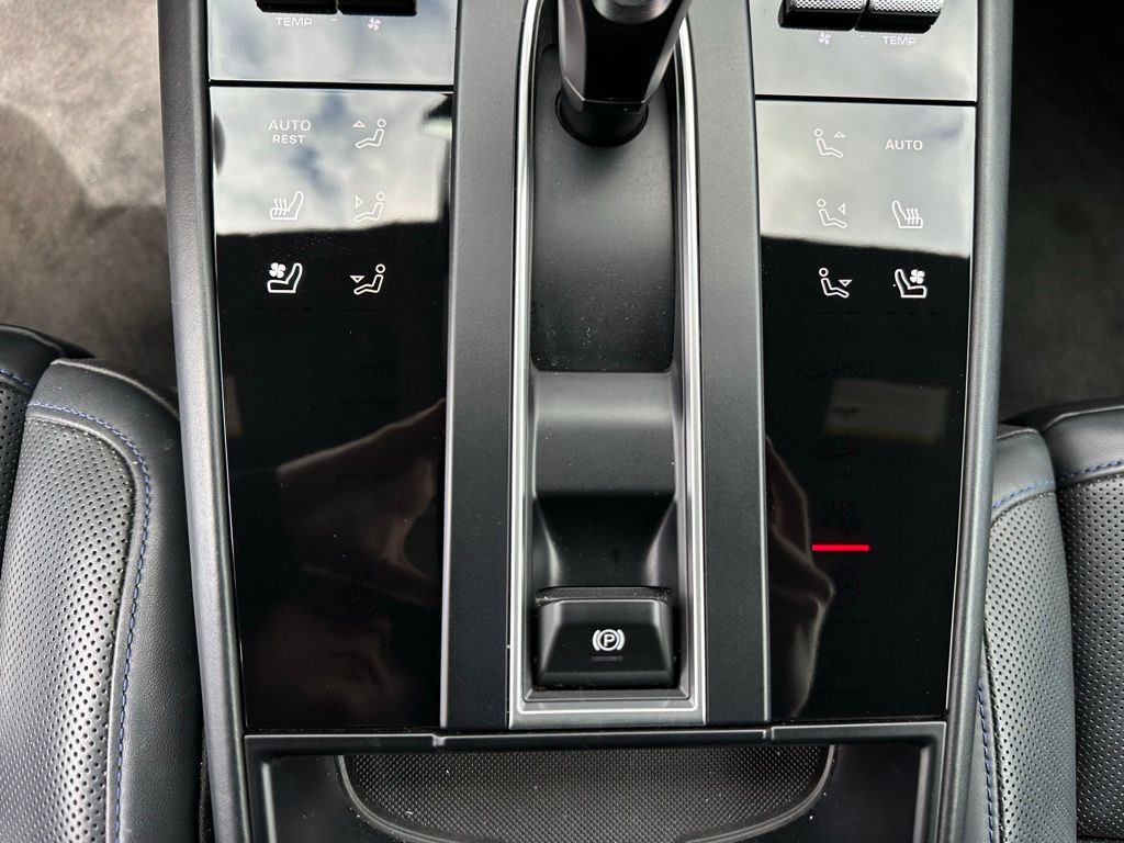 Thumbnail: 2023 Porsche Macan - 23