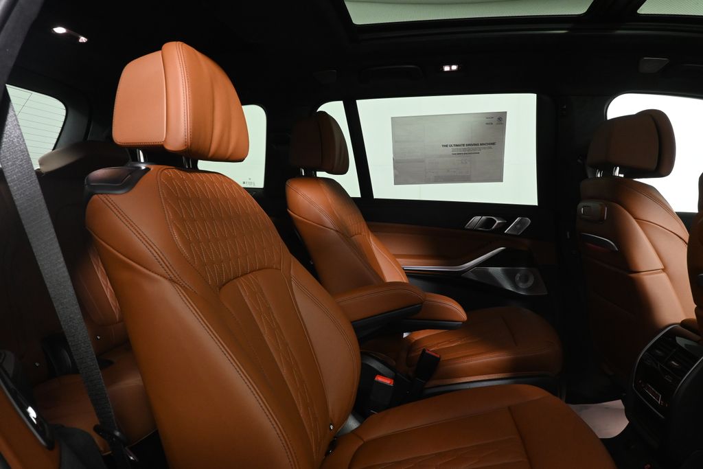 Thumbnail: 2027 BMW X7 - 31