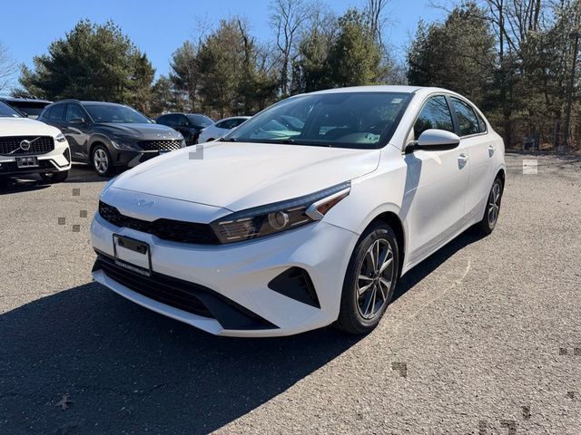 Snow White Pearl 2024 Kia Forte LXS FWD Sedan Front-Wheel Drive Continuously Variable Transmission