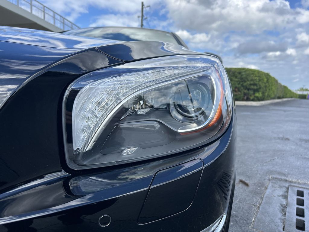 Thumbnail: 2015 Mercedes-Benz SL-Class - 32