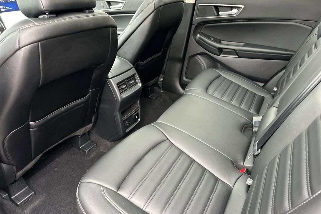 2022 Ford Edge SEL photo