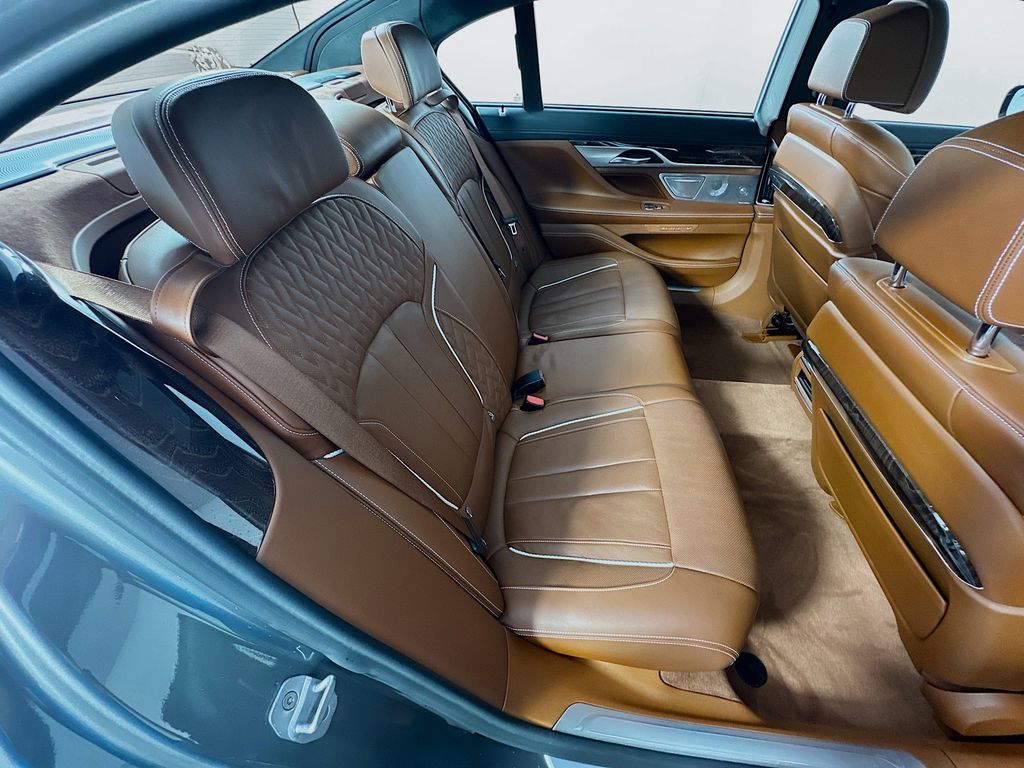 2019 BMW 7 Series M760i xDrive 28