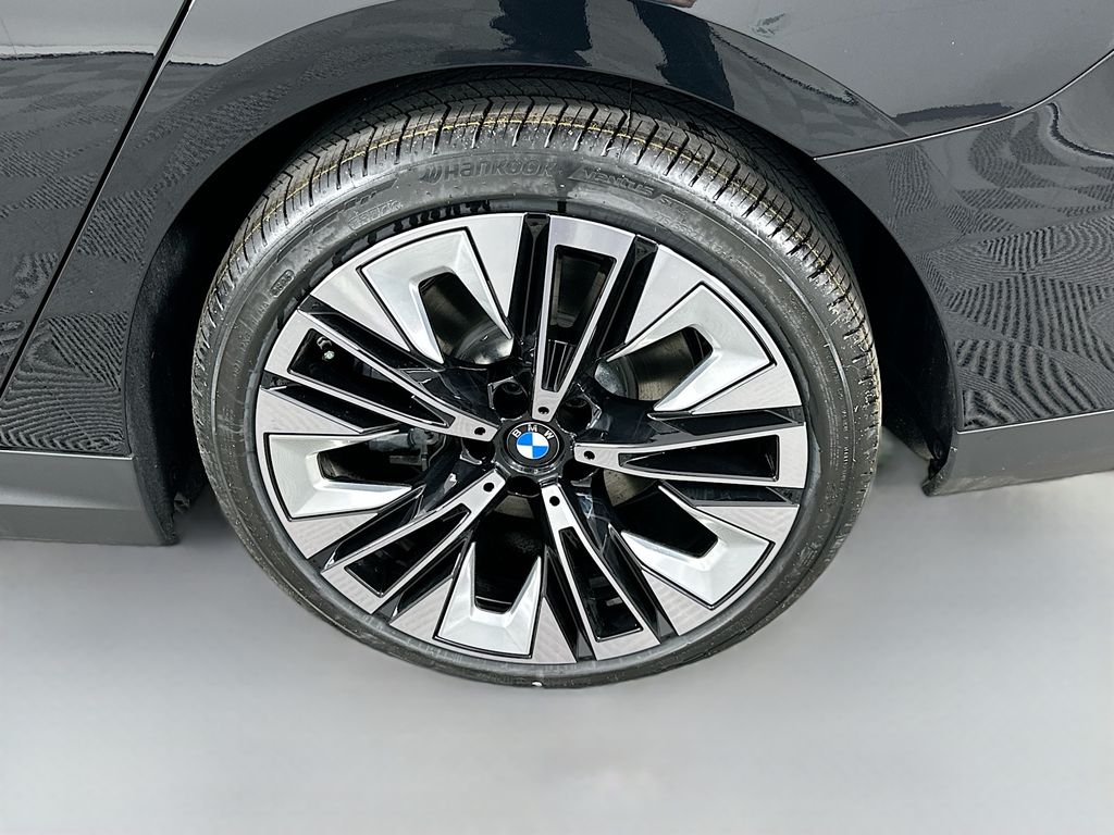 Thumbnail: 2026 BMW i5 - 23