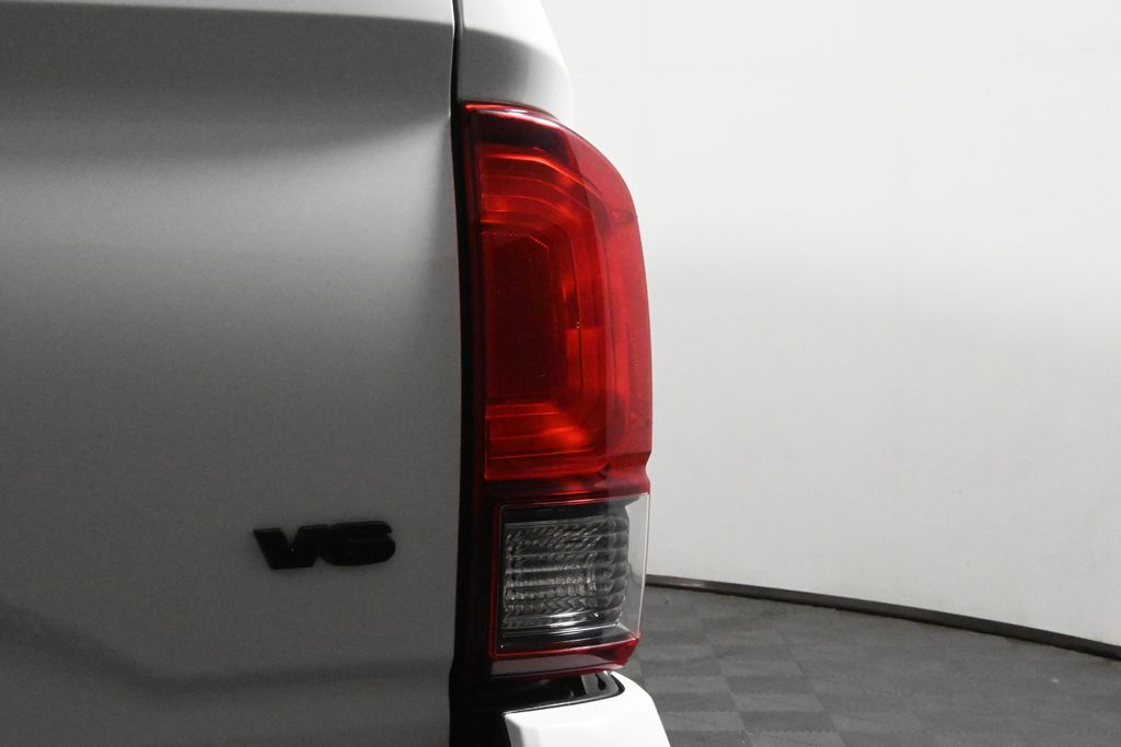 Thumbnail: 2019 Toyota Tacoma - 14