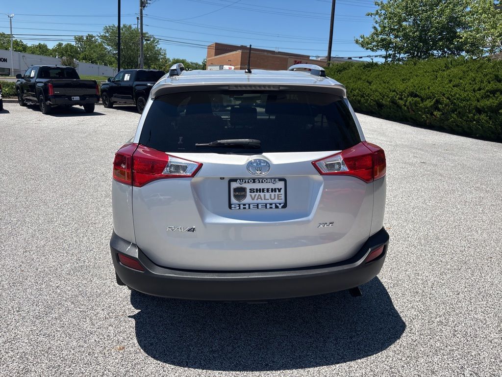 Used 2013 Silver Toyota XLE image 6