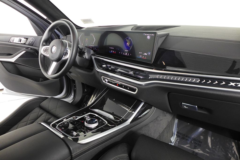 Thumbnail: 2024 BMW X7 - 13