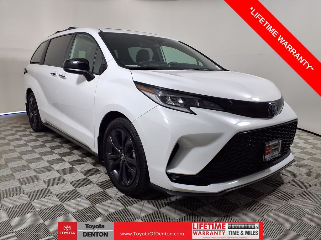 2025 Toyota Sienna XSE 7-Passenger FWD