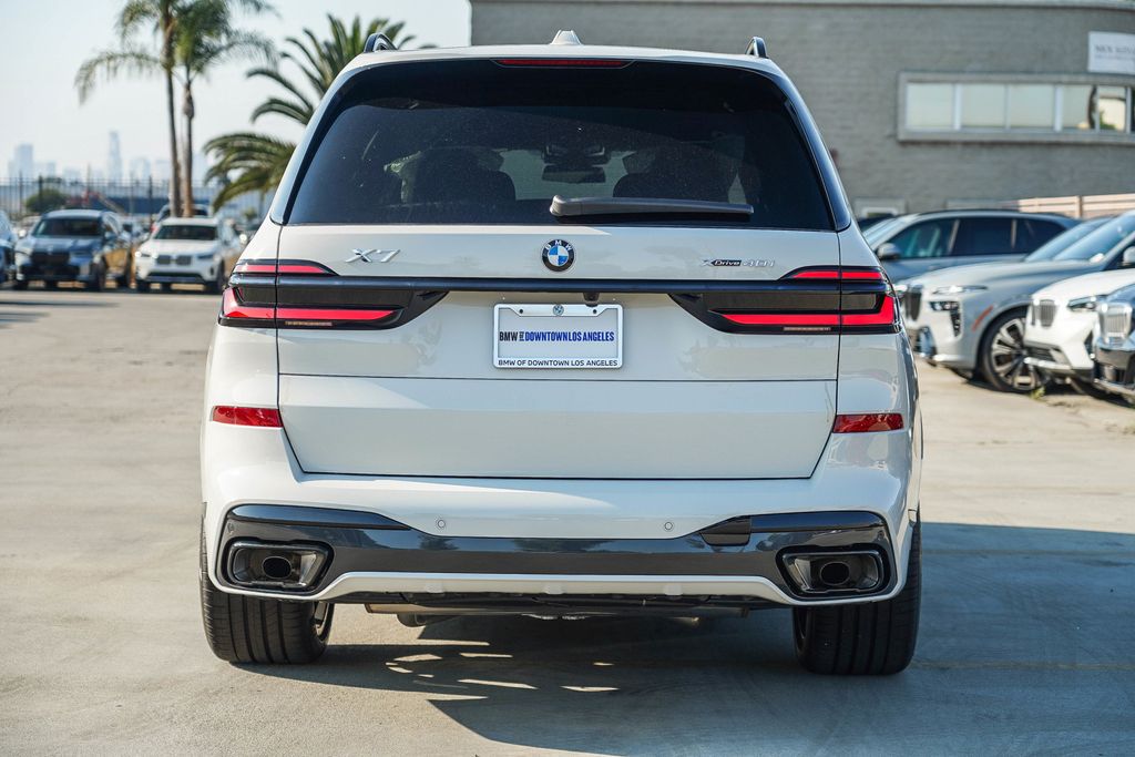 2025 BMW X7 xDrive40i 7