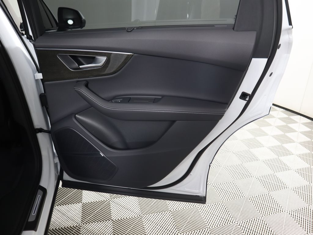 Thumbnail: 2026 Audi Q7 - 31