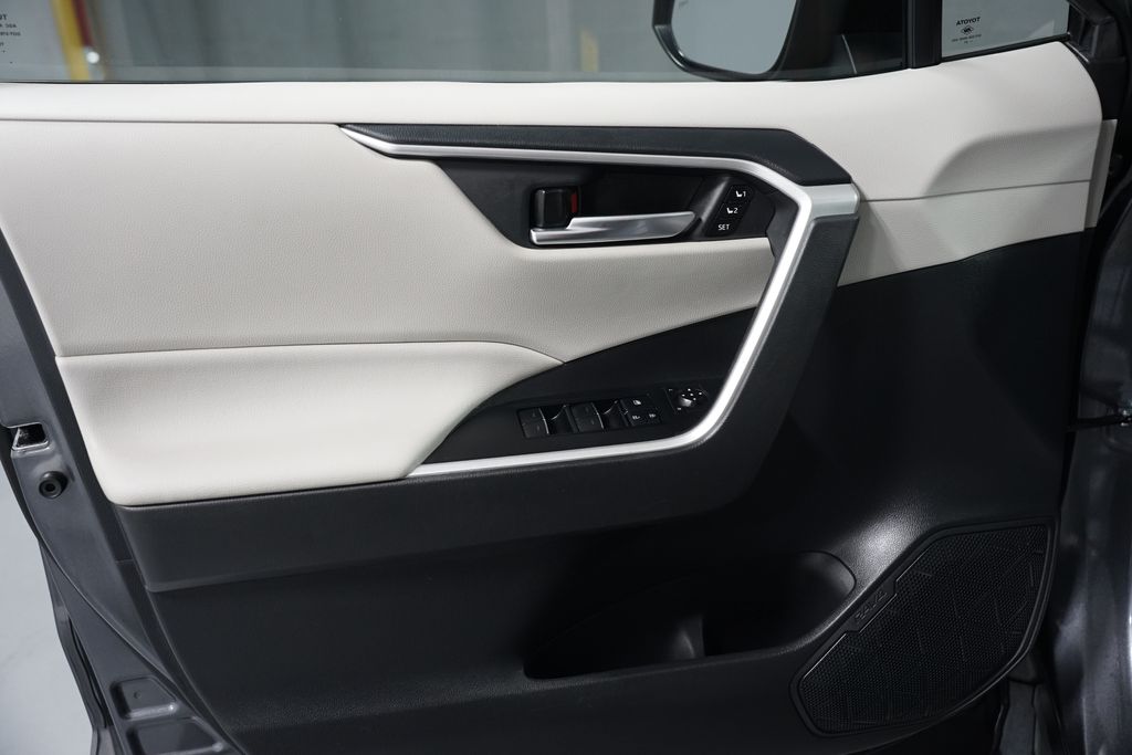 Thumbnail: 2022 Toyota RAV4 - 30