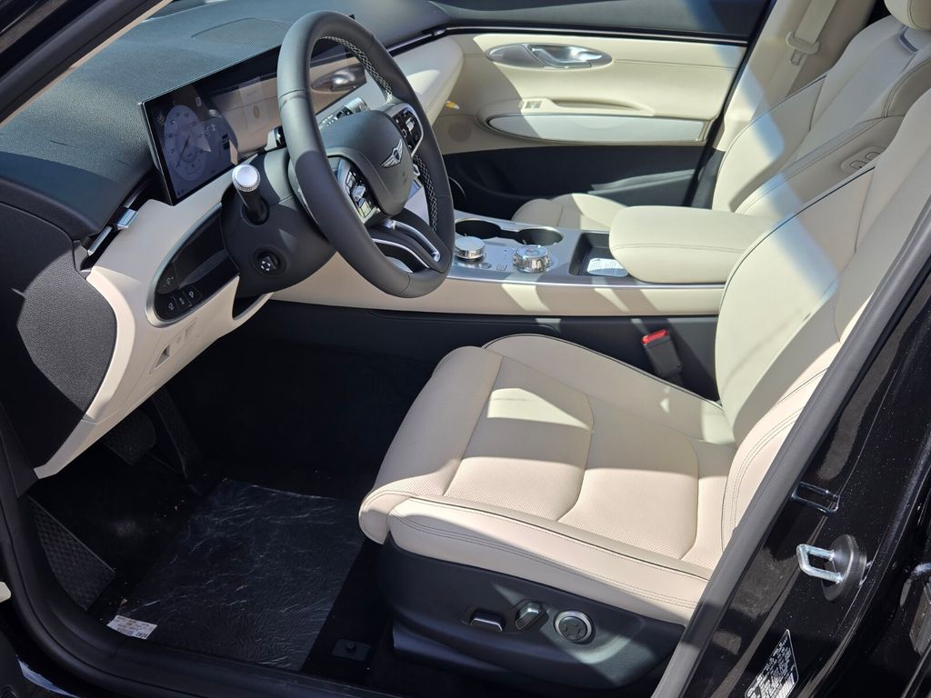 2027 Genesis Gv70