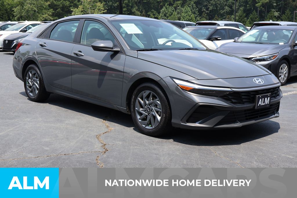 Used 2024 Gray Hyundai SEL image 4