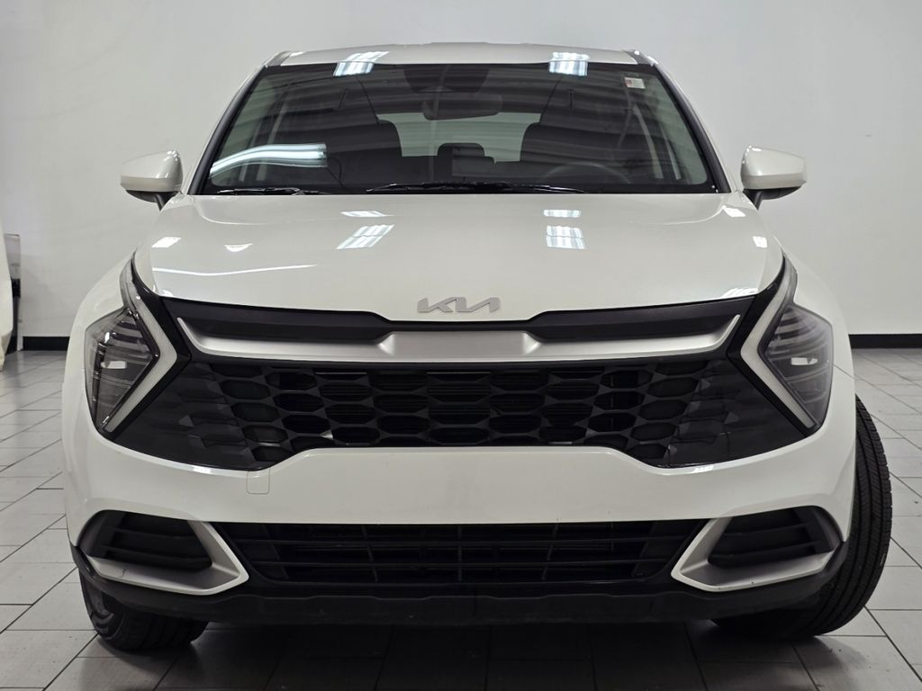 Used 2024 White Kia LX image 9
