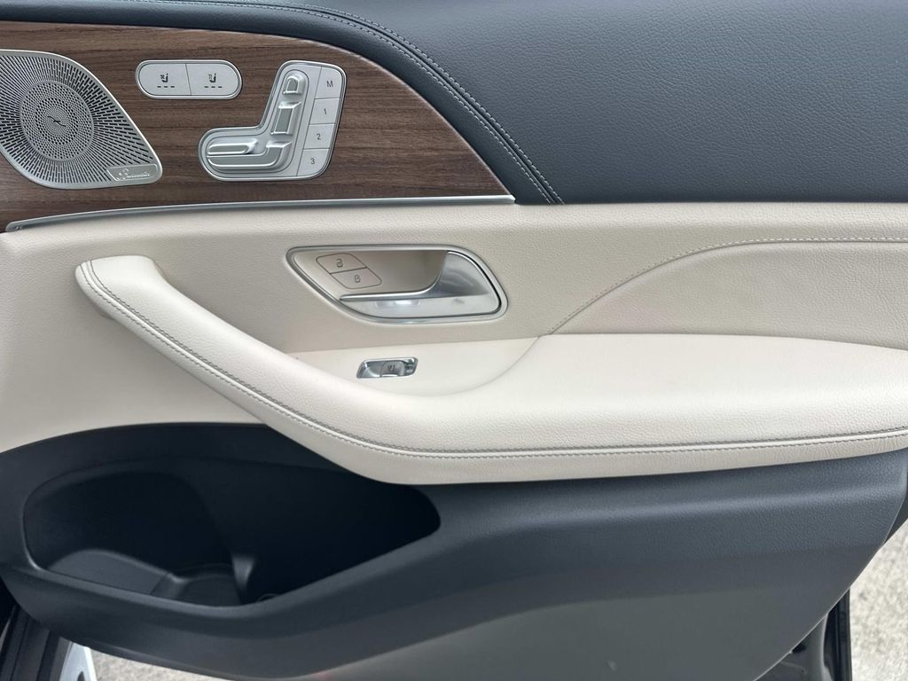 Thumbnail: 2026 Mercedes-Benz GLE - 19