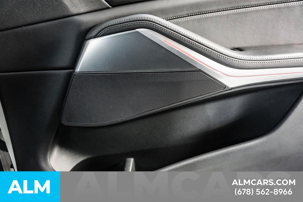 Used 2022 White BMW xDrive40i image 49