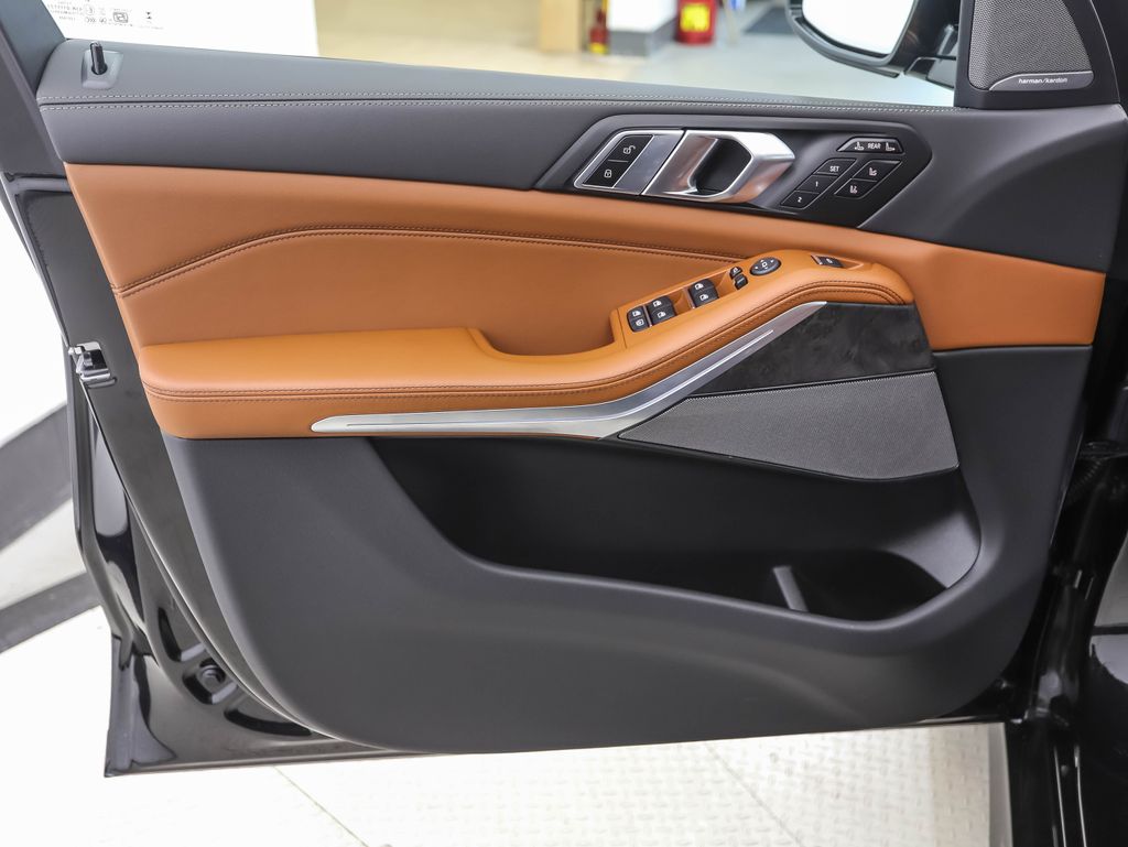 Thumbnail: 2026 BMW X7 - 9