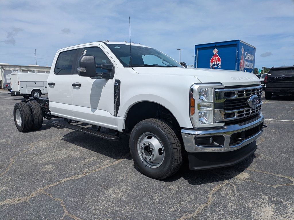 2026 Ford F-350 Chassis XL
