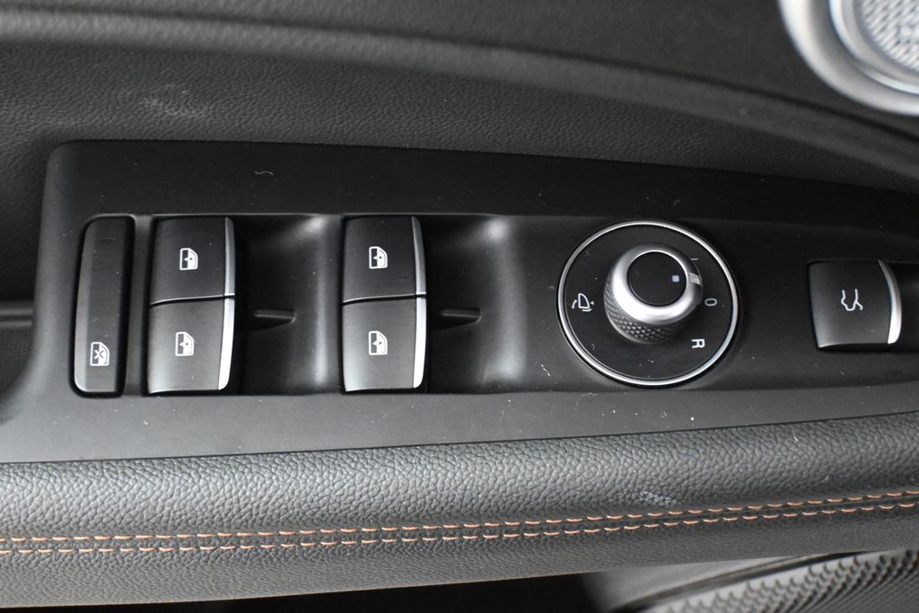 Thumbnail: 2025 Alfa Romeo Stelvio - 26