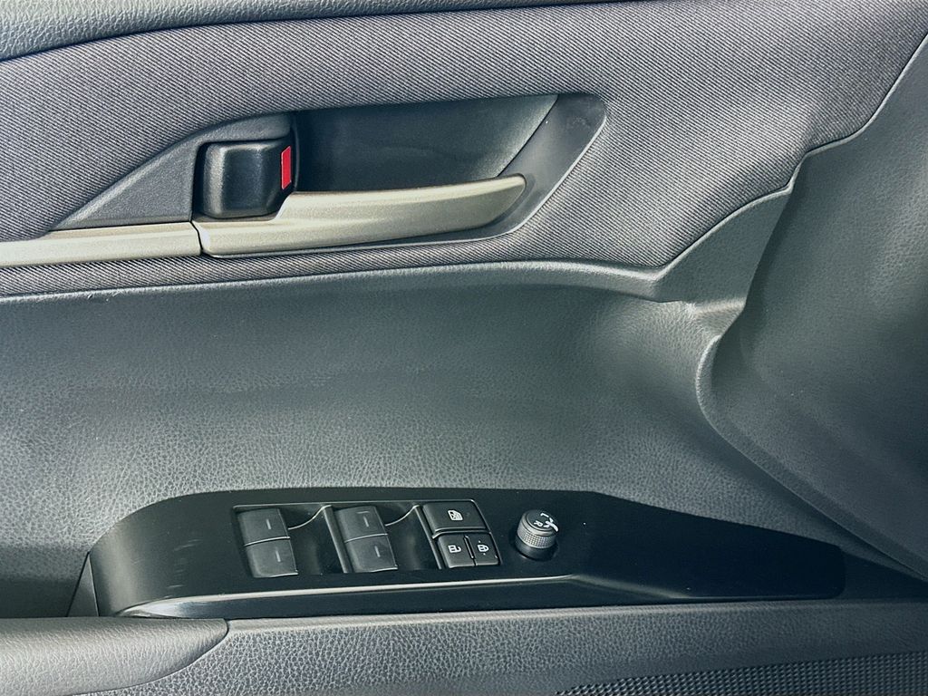 Thumbnail: 2025 Toyota Camry - 18