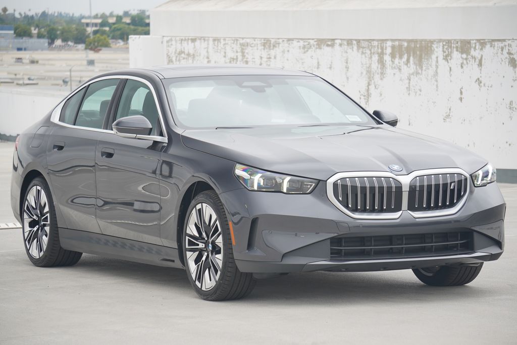 Thumbnail: 2026 BMW i5 - 3