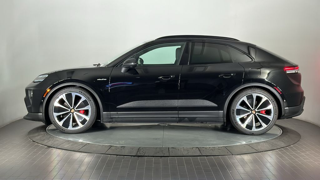Thumbnail: 2025 Porsche Macan - 2