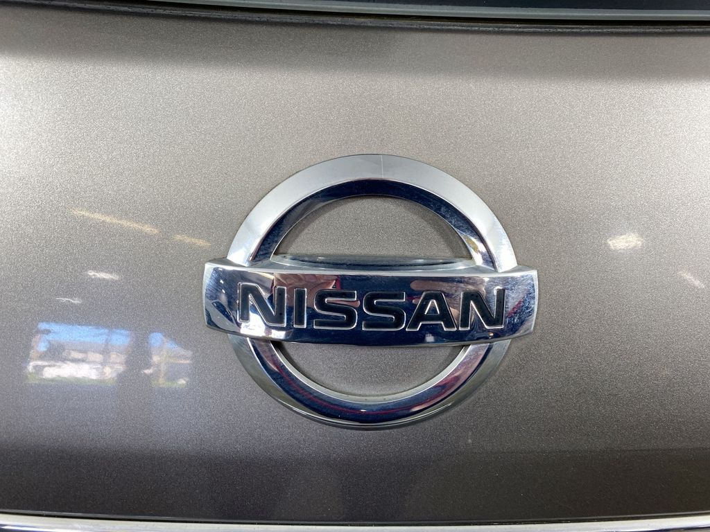 2011 Nissan Rogue S 26