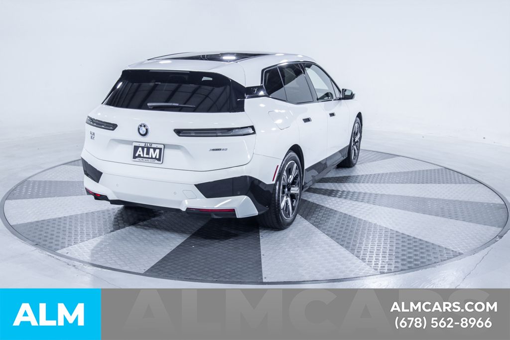 Used 2023 White BMW xDrive50 image 9