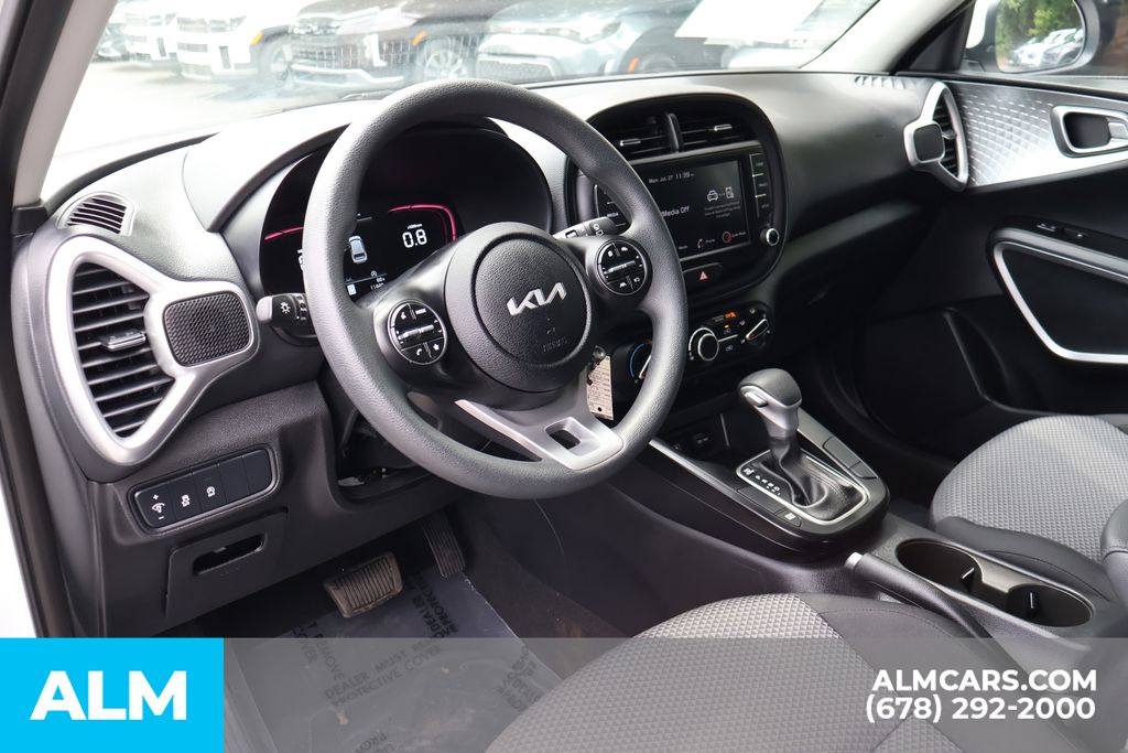 Used 2025 White Kia LX image 9