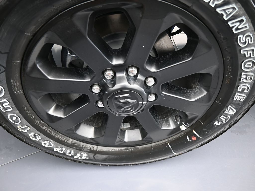 New 2026 Diamond Black Crystal Pearlcoat Ram Laramie image 39