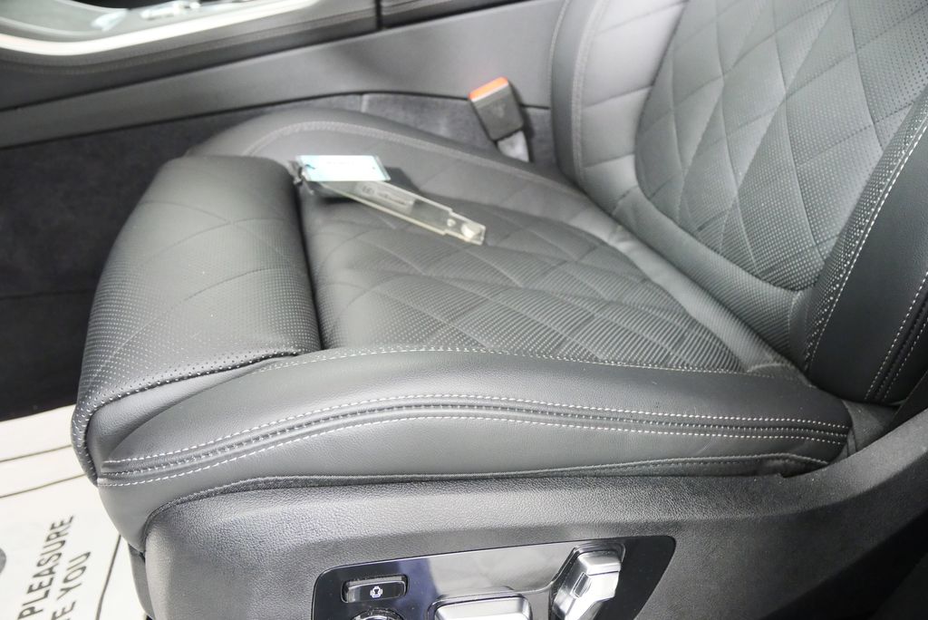 Thumbnail: 2025 BMW X5 - 10