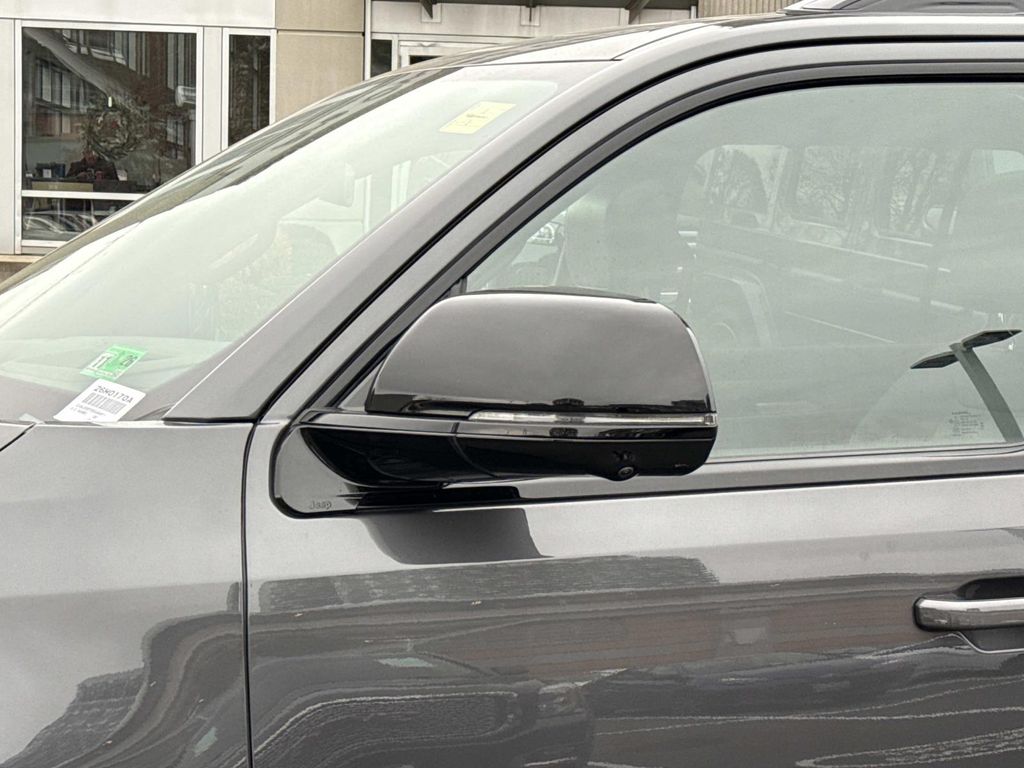 Thumbnail: 2025 Jeep Wagoneer - 13