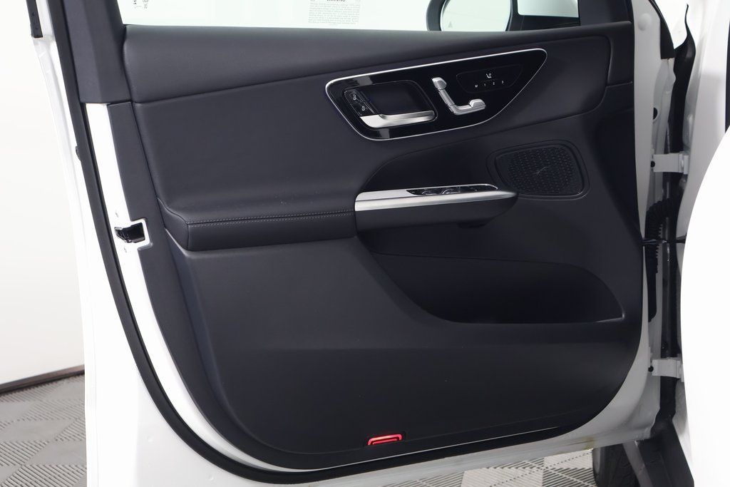 2025 Mercedes-Benz GLC 300 7