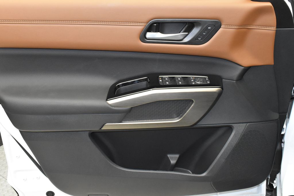 2025 Nissan Pathfinder Platinum 11