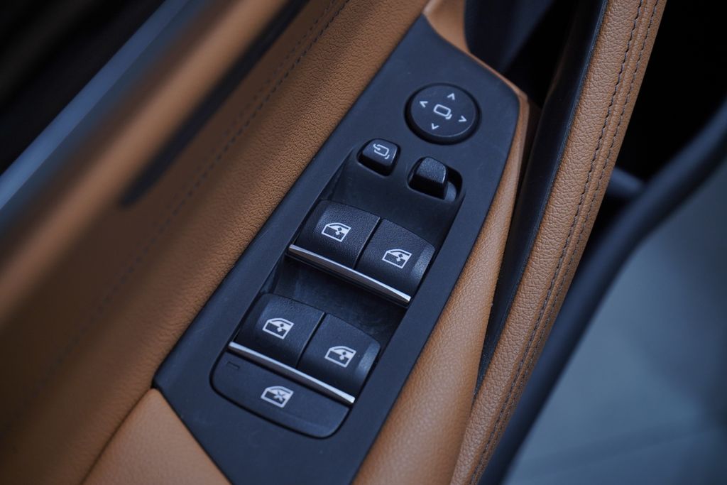 2022 BMW 5 Series 530e iPerformance 17