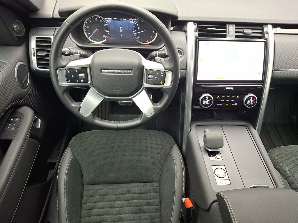 Thumbnail: 2023 Land Rover Discovery - 12