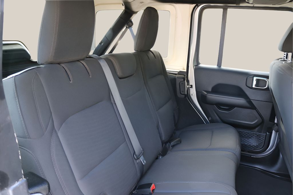 Used 2019 Silver Jeep Unlimited Sahara image 18