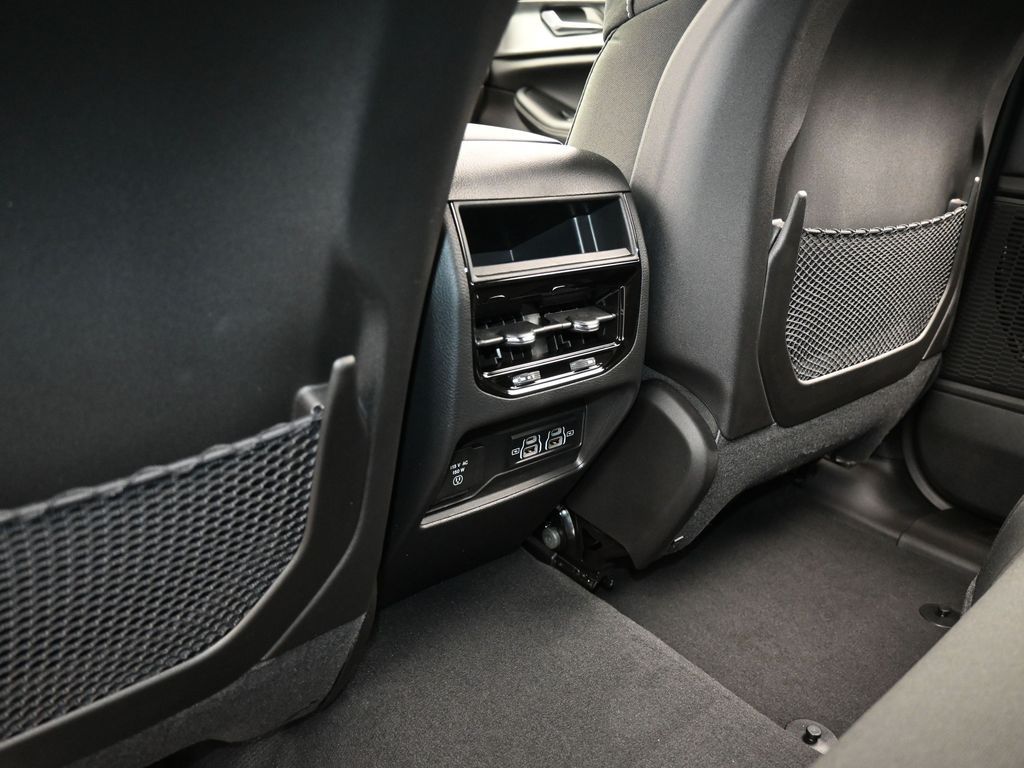 New 2026 Diamond Black Crystal Pearlcoat Jeep Laredo image 28