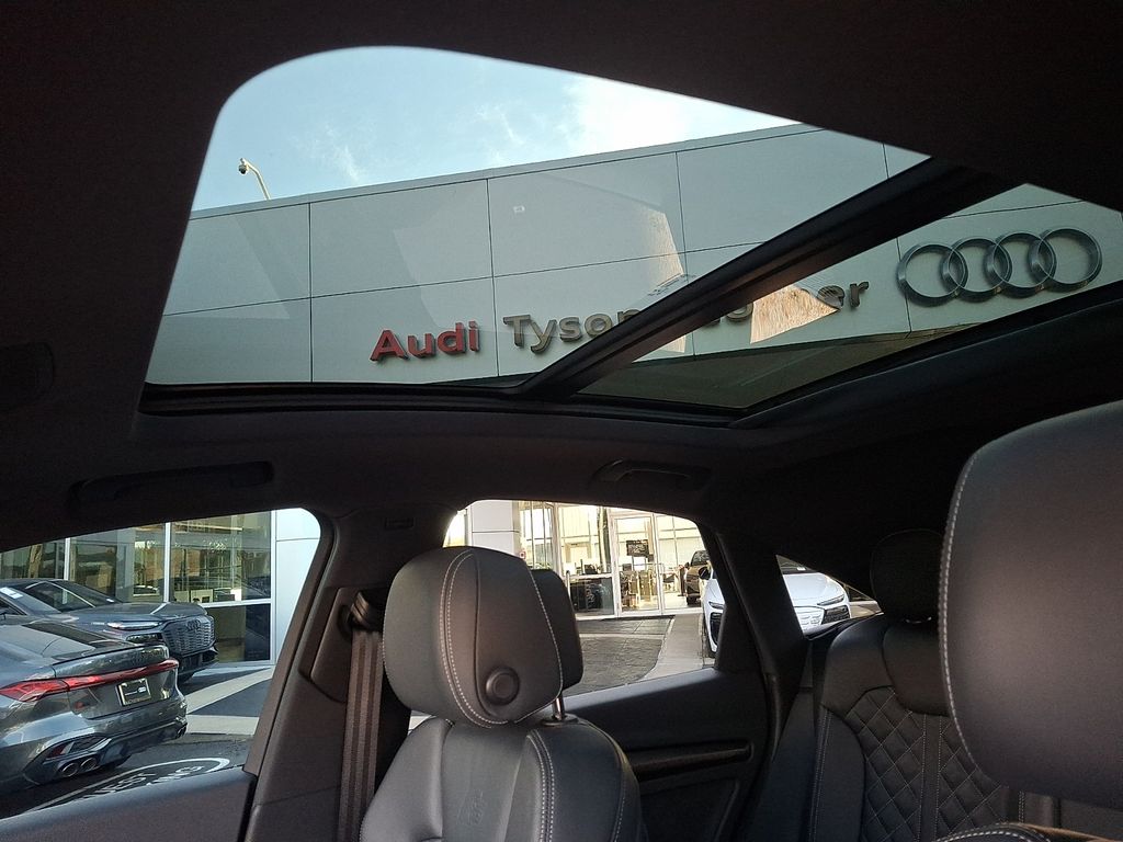 Thumbnail: 2023 Audi SQ5 - 14