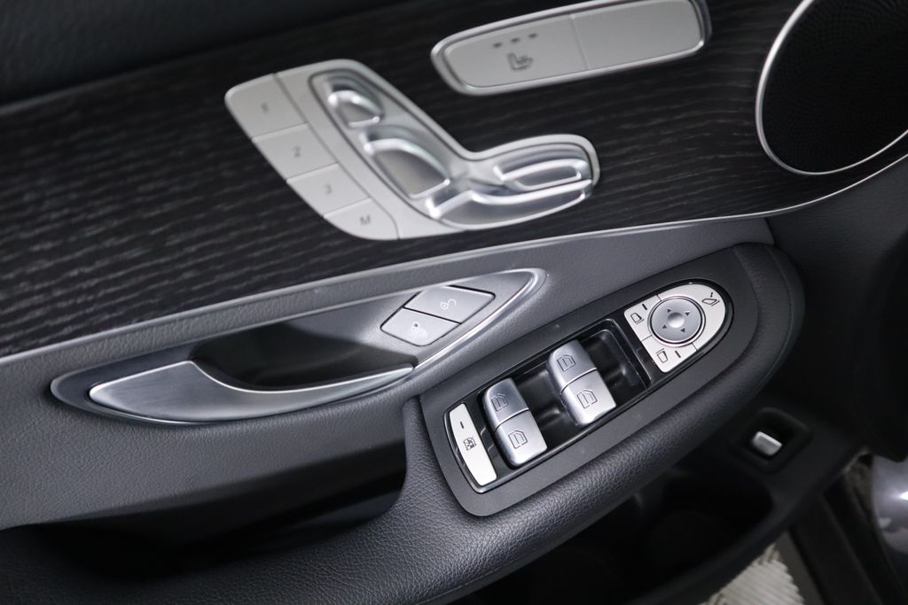 2022 Mercedes-Benz GLC 300 23