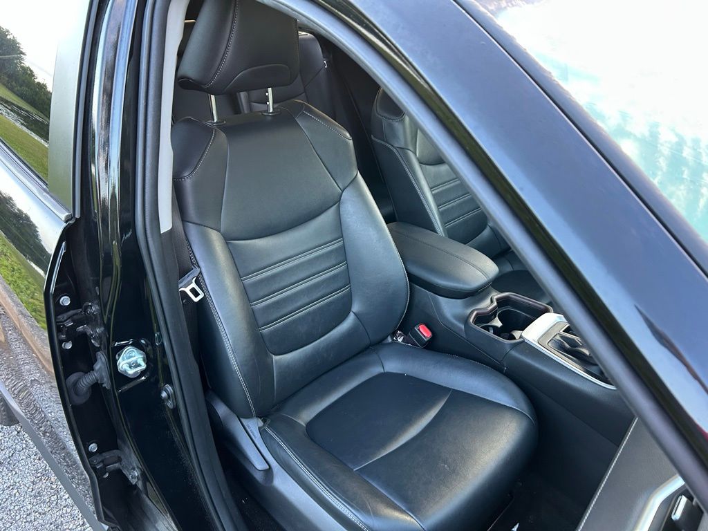 Thumbnail: 2021 Toyota RAV4 - 15