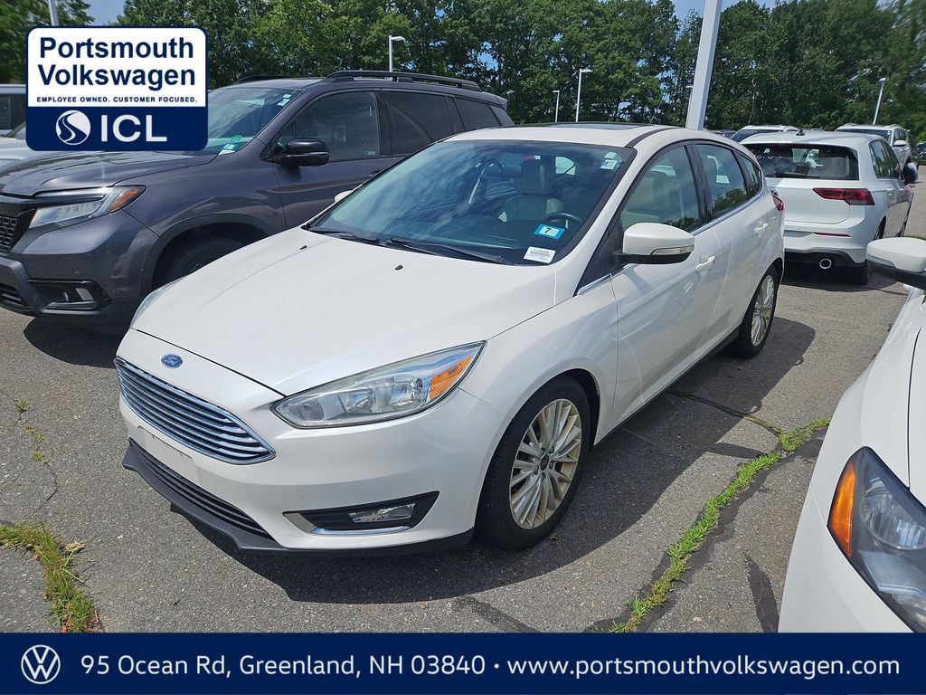 White Platinum Clearcoat Metallic 2018 Ford Focus Hatchback Front-Wheel Drive 6-Speed Automatic