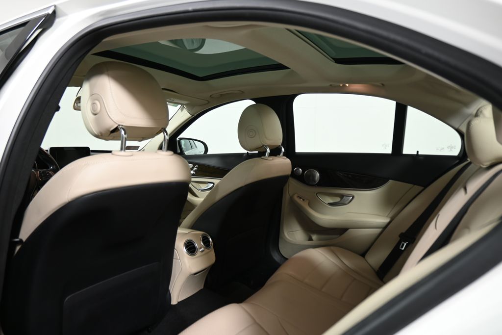 Thumbnail: 2016 Mercedes-Benz C-Class - 6
