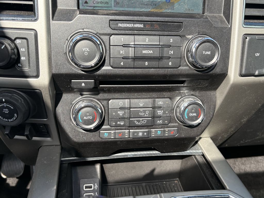 Used 2018 Magnetic Ford Lariat image 19