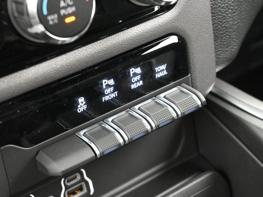 New 2026 Diamond Black Crystal Pearlcoat Ram Express image 22